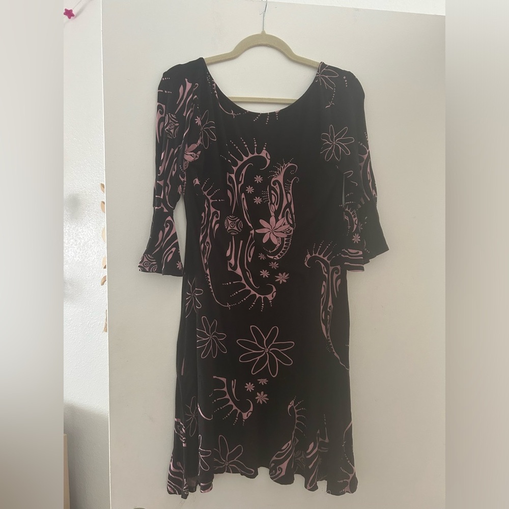 Wahine Toa midi dress in black and pink